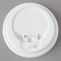 Choice White Hot Paper Cup Travel Lid with Hinged Tab for 10-24 oz. Standard Cups and 8 oz. Squat Cups - 1,000/Case