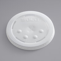 Solo L28BNR 28-32 oz. Translucent Flat Plastic Lid with Straw Slot and Identification Buttons   - 960/Case