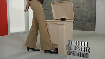 Rubbermaid® Step On Containers Rubbermaid® Step On Containers