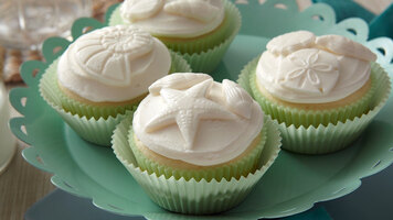 Wilton: How to Use a Fondant Mold to Make Frozen Buttercream Cupcake Toppers