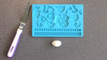 Wilton: How to Use a Fondant Mold